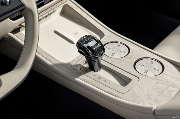 Dongfeng Nissan Teana, world’s first fuel car with Huawei Smart Cockpit, has its interior revealed