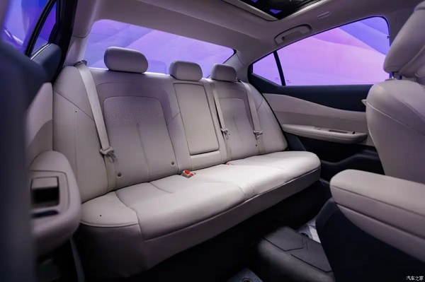 Dongfeng Nissan Teana, world’s first fuel car with Huawei Smart Cockpit, has its interior revealed