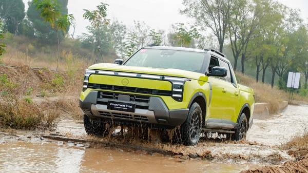 Nissan launches its first China-built global pickup