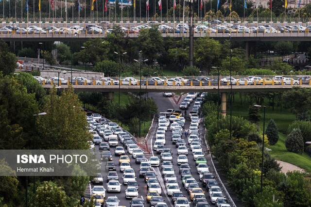 پیشنهادهایی برای جلوگیری از ترافیک سرسام‌آور در مهر ماه/ خودروی ویژه سرویس مدارس تولید شود