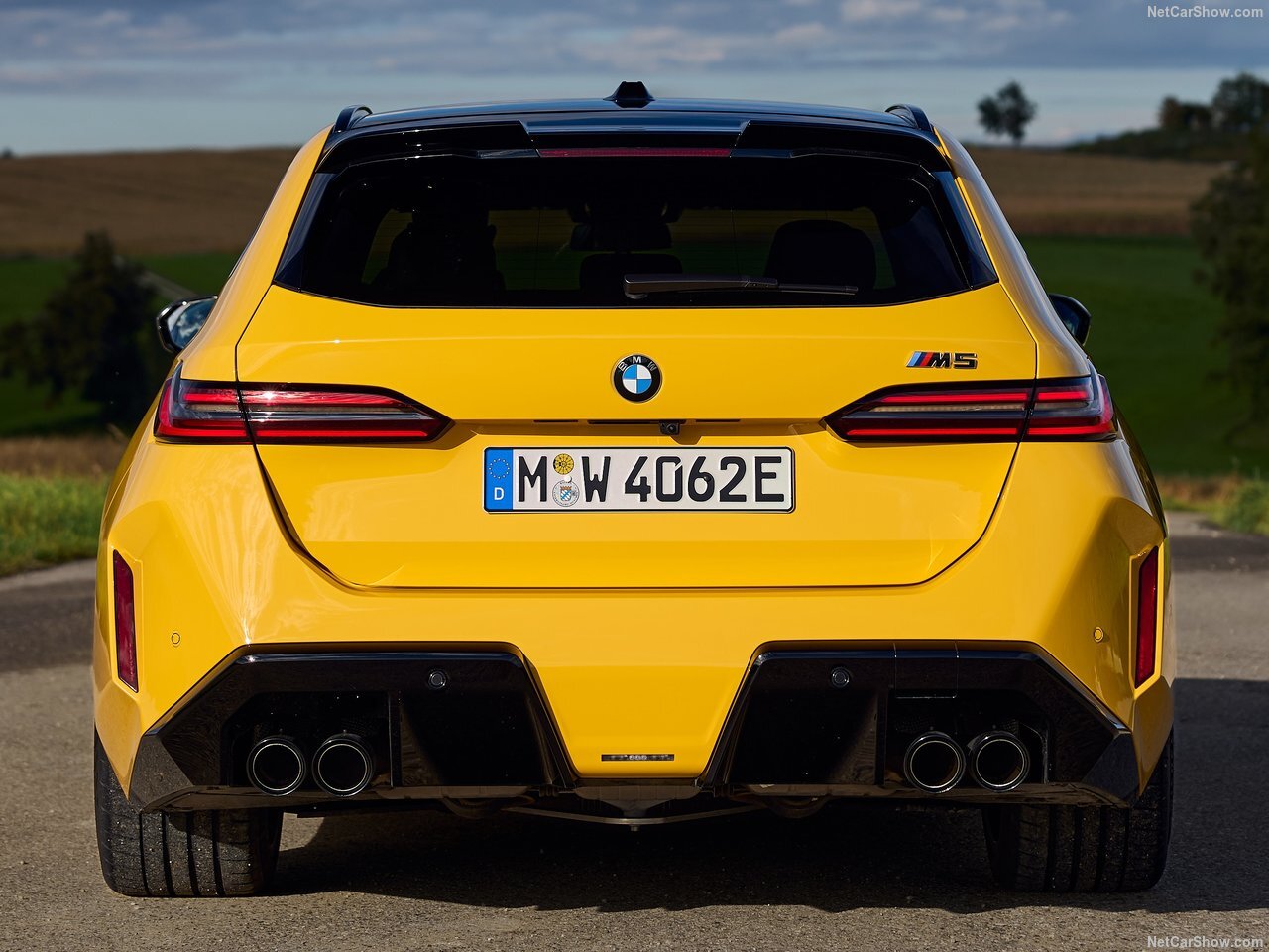 تصویر روز؛BMW M5 Touring Speed Yellow (2025)