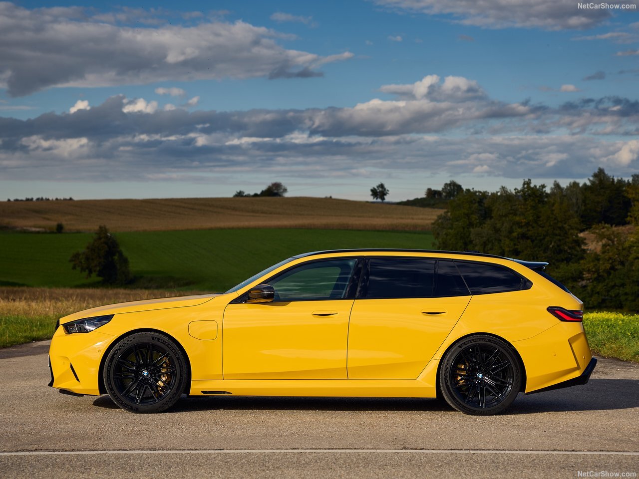 تصویر روز؛BMW M5 Touring Speed Yellow (2025)