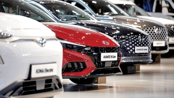 قیمت خودرو با کاهش تعرفه واردات ارزان‌ شود