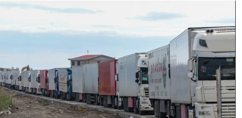 مرز آستارا؛ چالش قدیمی توقف کامیون‌ها فقط به زمستان محدود نمی‌شود