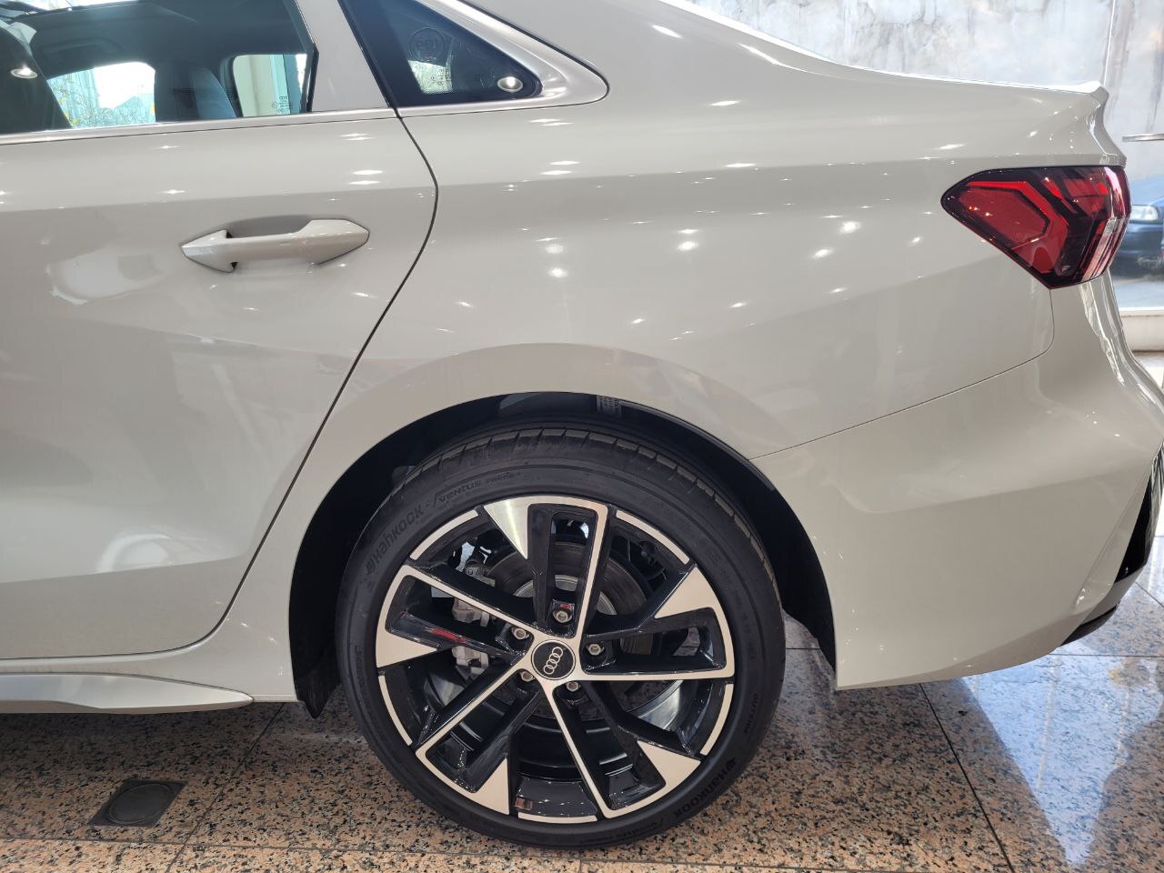 تحویل آئودی ها A3 نادینخودرو به جانبازان تحویل آئودی ها A3 نادینخودرو به جانبازان