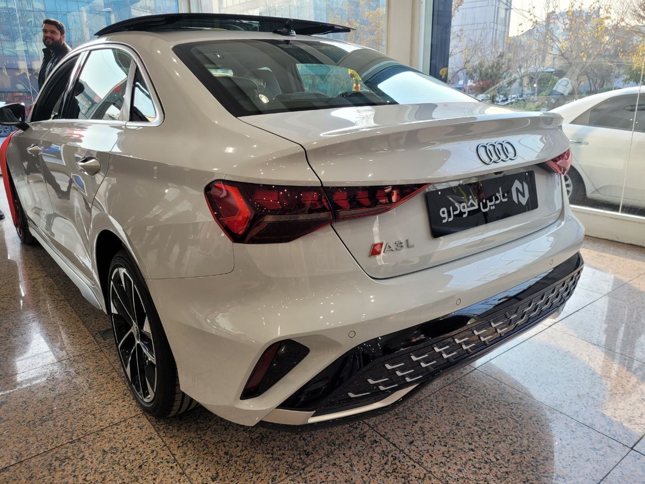 تحویل آئودی ها A3 نادینخودرو به جانبازان تحویل آئودی ها A3 نادینخودرو به جانبازان