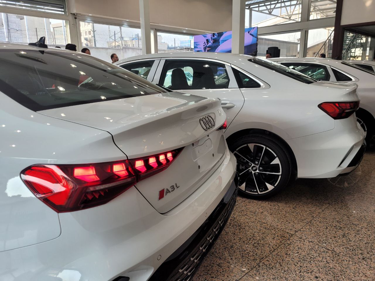 تحویل آئودی ها A3 نادینخودرو به جانبازان تحویل آئودی ها A3 نادینخودرو به جانبازان