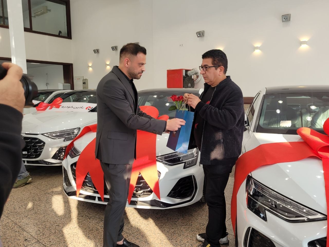 تحویل آئودی ها A3 نادینخودرو به جانبازان تحویل آئودی ها A3 نادینخودرو به جانبازان