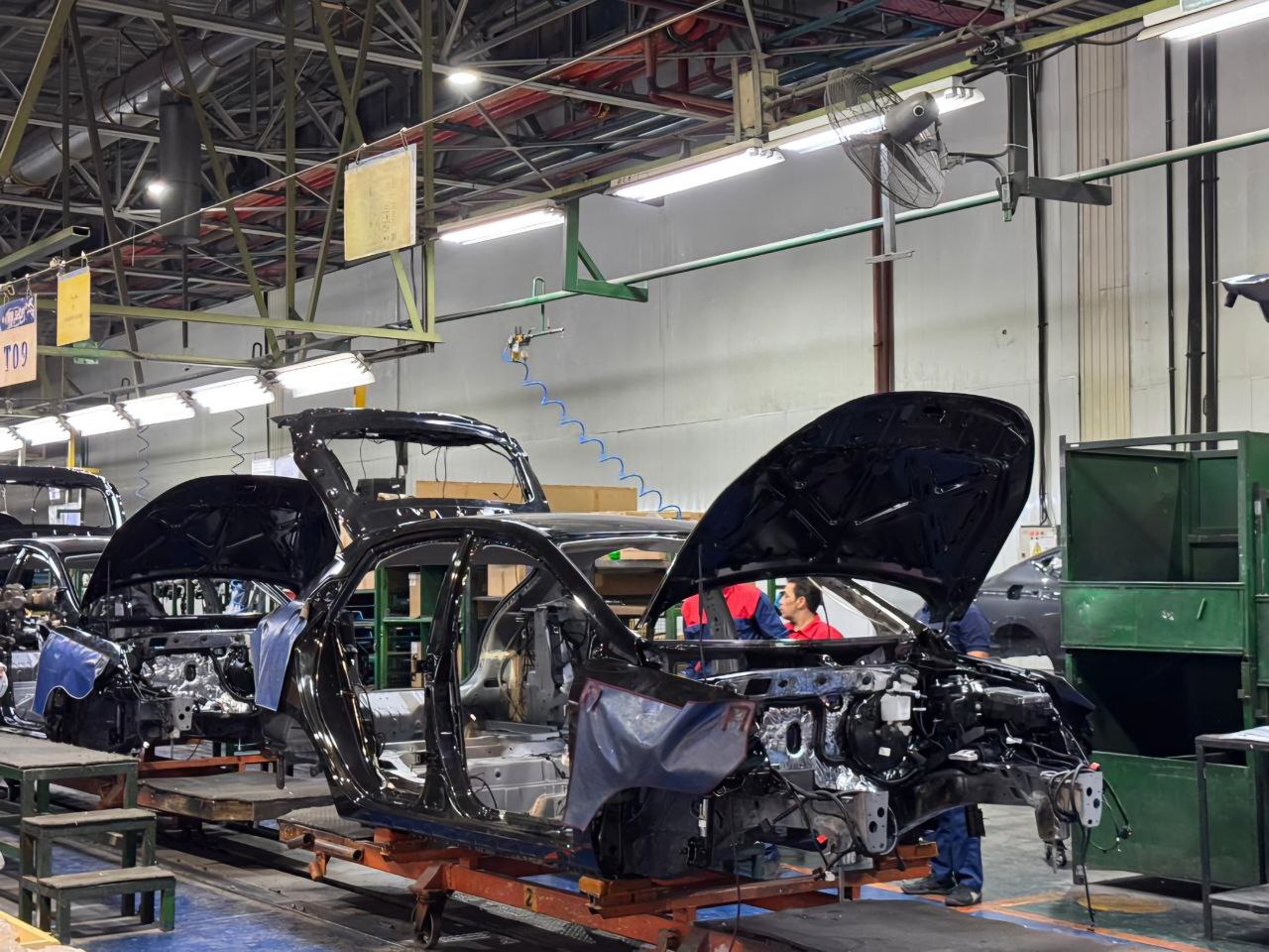 بازدید معاون اجرایی رئیس‌جمهور از کرمان موتور/ هاچ‌بک ملی «کی‌ام‌سی شدو» رونمایی شد