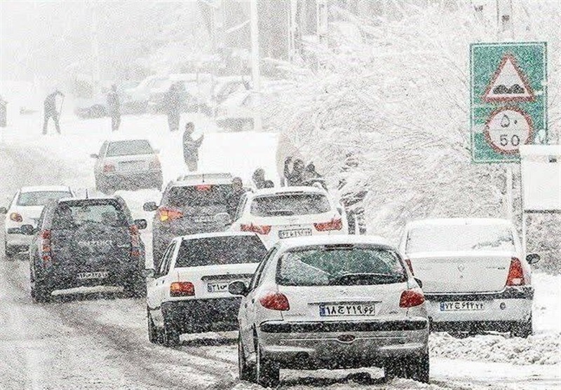 بارش برف و باران در جاده های 7 استان/ترافیک سنگین در ورودی های تهران