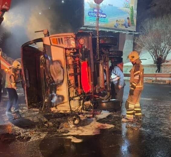 تصادف سمند و خودروی حامل بنزین سیار در بزرگراه چمران