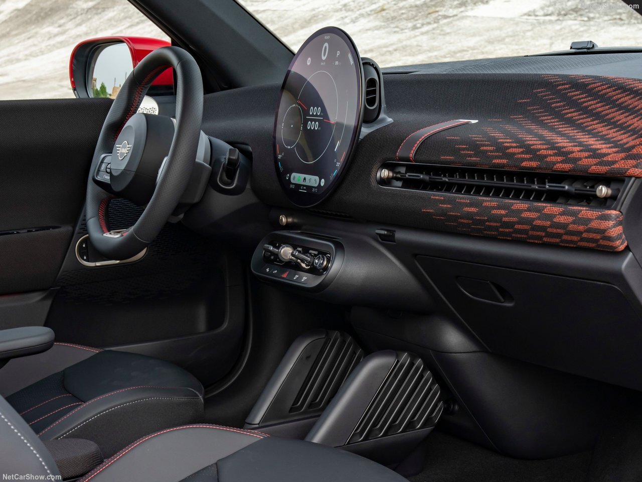 تصویر روز؛ Mini John Cooper Works Electric (2025)