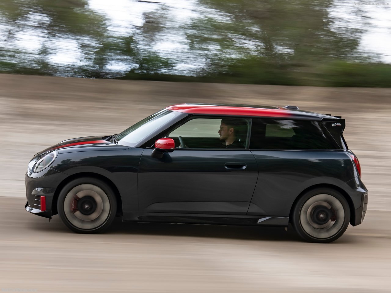 تصویر روز؛ Mini John Cooper Works Electric (2025)