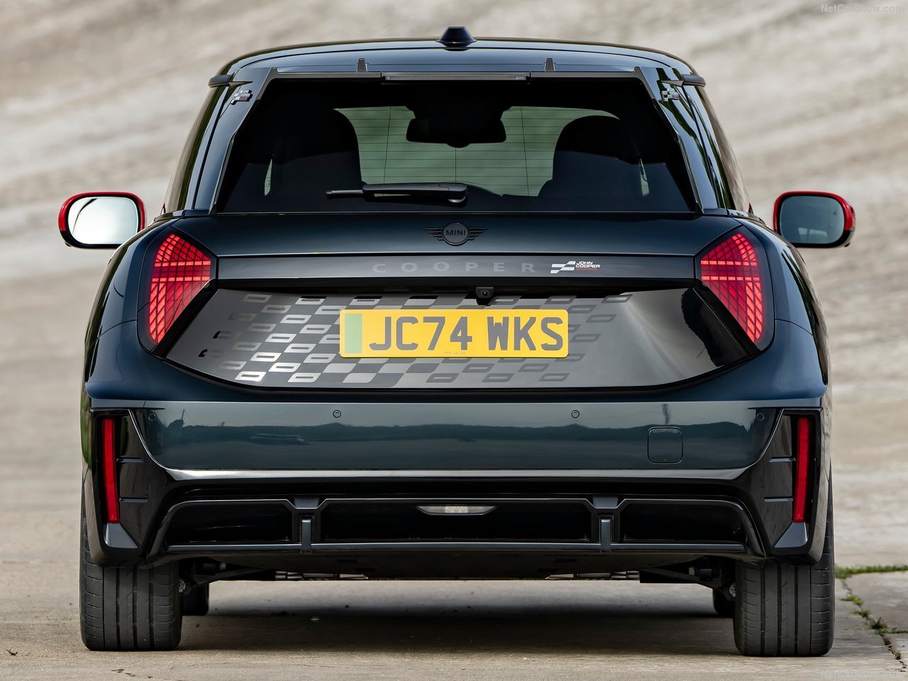 تصویر روز؛ Mini John Cooper Works Electric (2025)