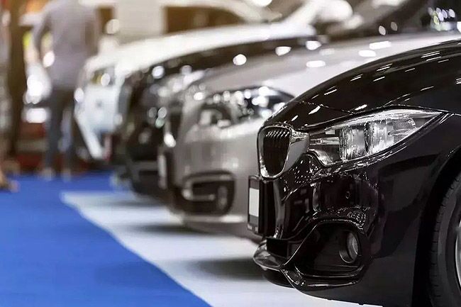 چرا خودروهای خارجی در بازار ارزان شدند؟
