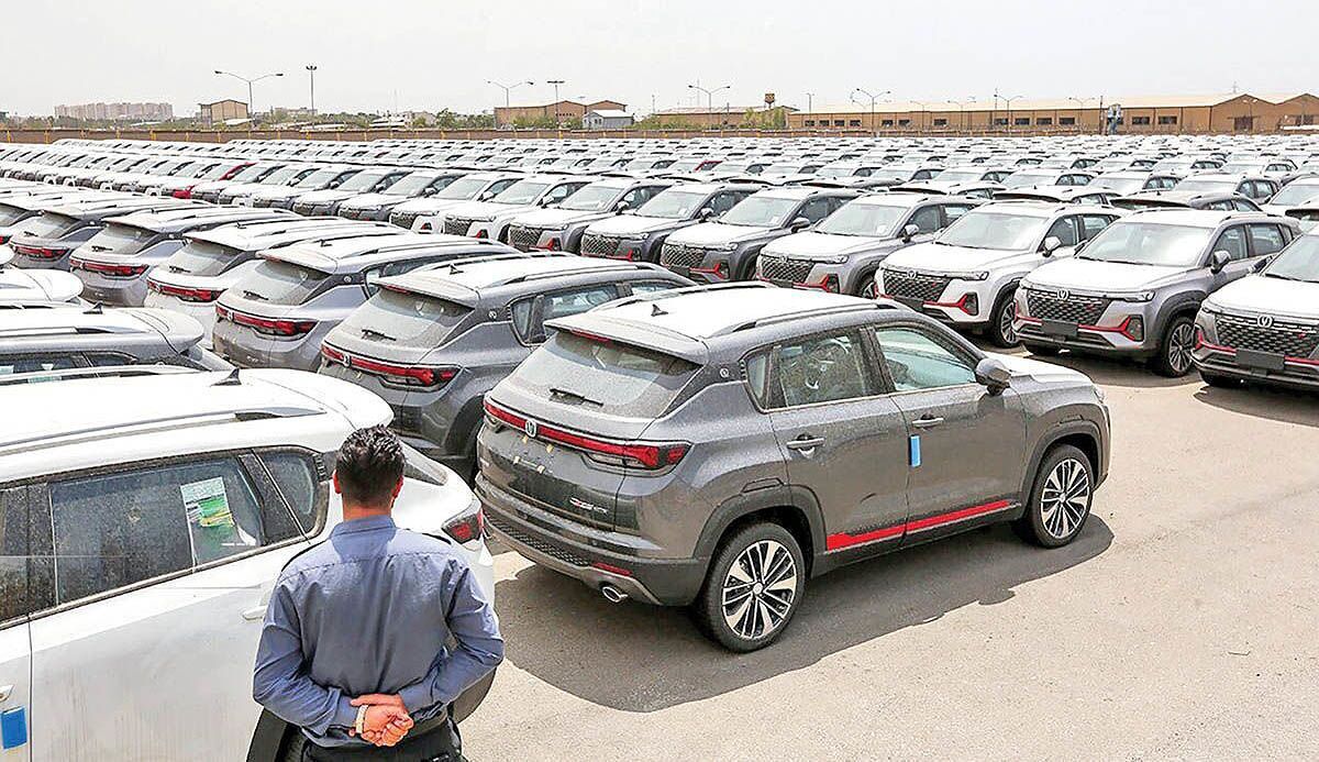 فروش خودروهای وارداتی فعلا متوقف است