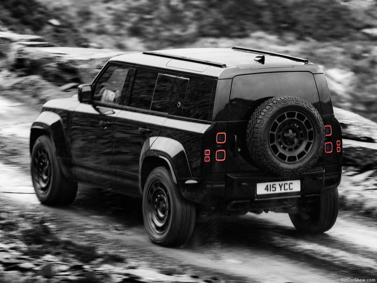 تصویر روز؛ Land Rover Defender Octa Black (2026)