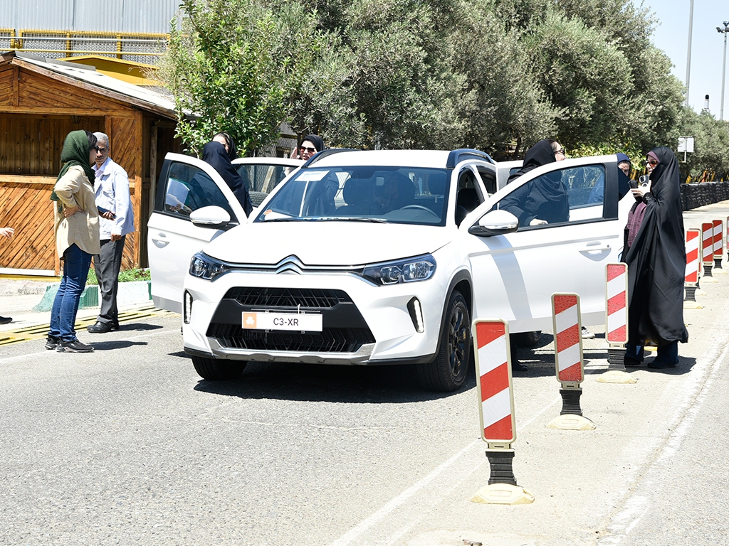 گزارش تصویری برنامه تست رانندگی خودرو سیتروئن C3-XR توسط بانوان خبرنگار