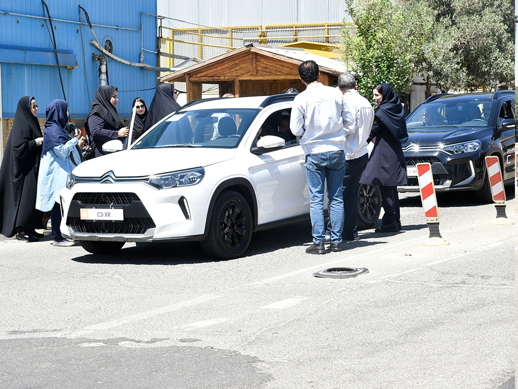گزارش تصویری برنامه تست رانندگی خودرو سیتروئن C3-XR توسط بانوان خبرنگار