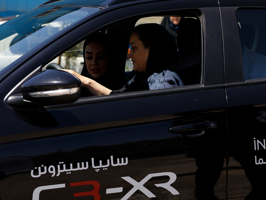 گزارش تصویری برنامه تست رانندگی خودرو سیتروئن C3-XR توسط بانوان خبرنگار