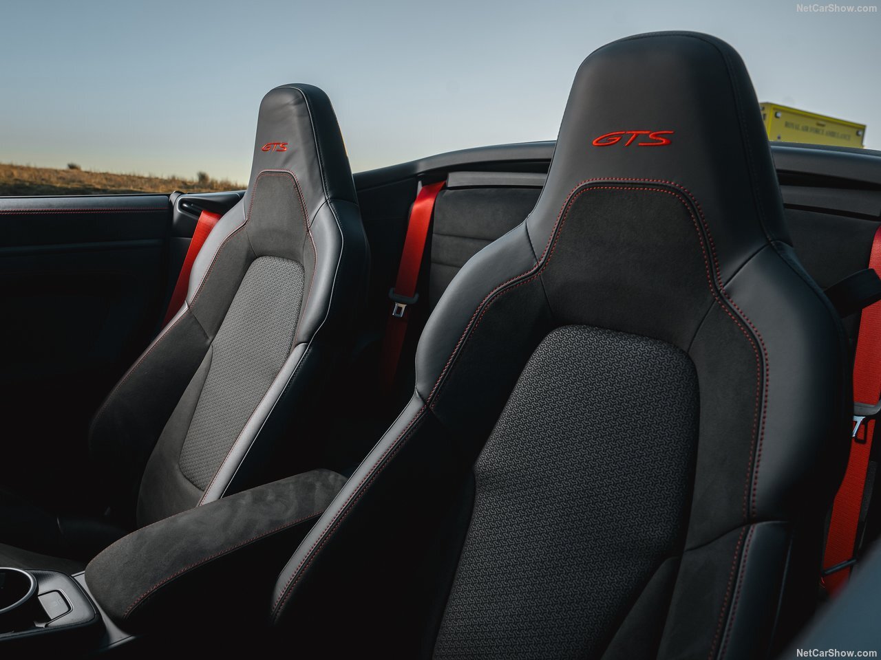 تصویر روز؛ Porsche 911 Carrera 4 GTS Cabriolet [UK] (2025)