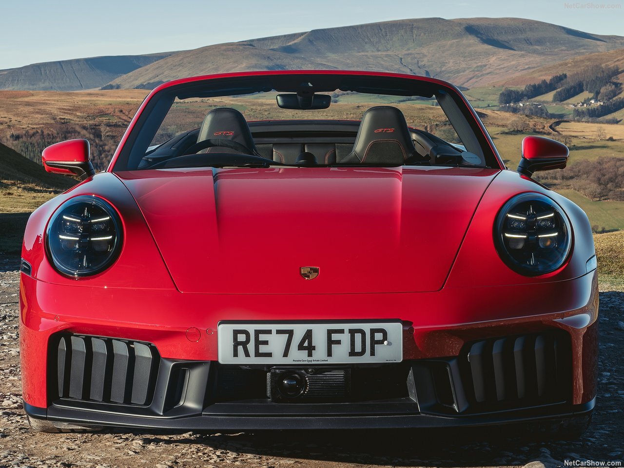 تصویر روز؛ Porsche 911 Carrera 4 GTS Cabriolet [UK] (2025)