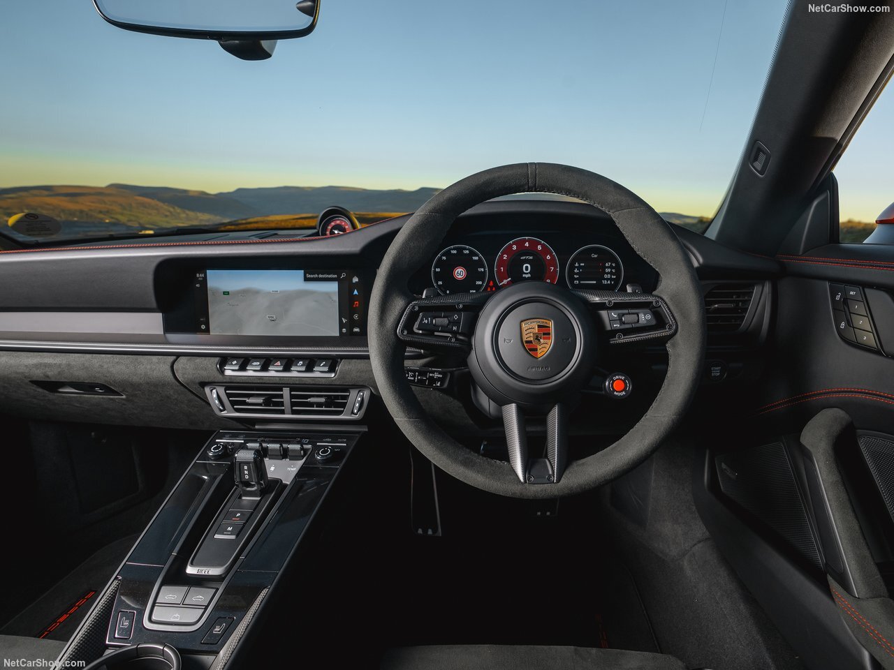تصویر روز؛ Porsche 911 Carrera 4 GTS Cabriolet [UK] (2025)
