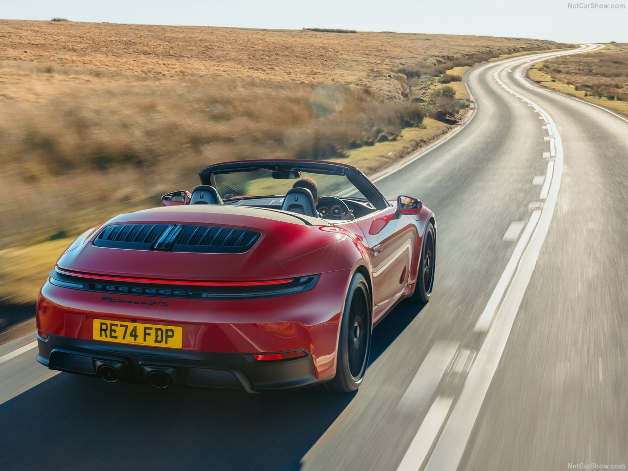 تصویر روز؛ Porsche 911 Carrera 4 GTS Cabriolet [UK] (2025)