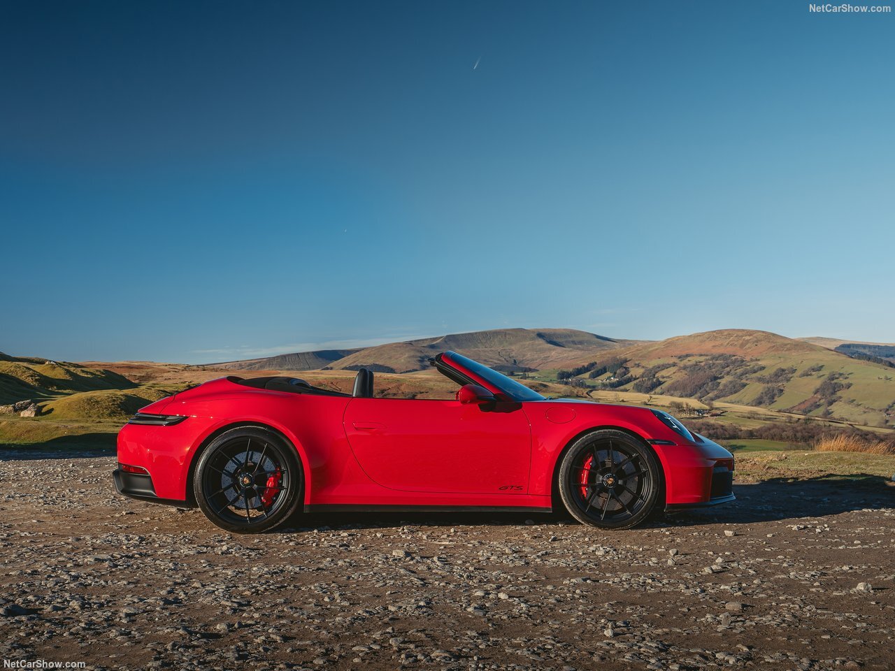 تصویر روز؛ Porsche 911 Carrera 4 GTS Cabriolet [UK] (2025)