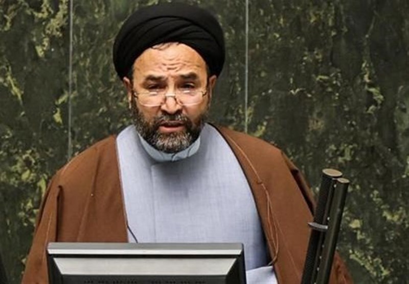 واگذاری خودروسازی‌ها نباید به معنای حراج باشد