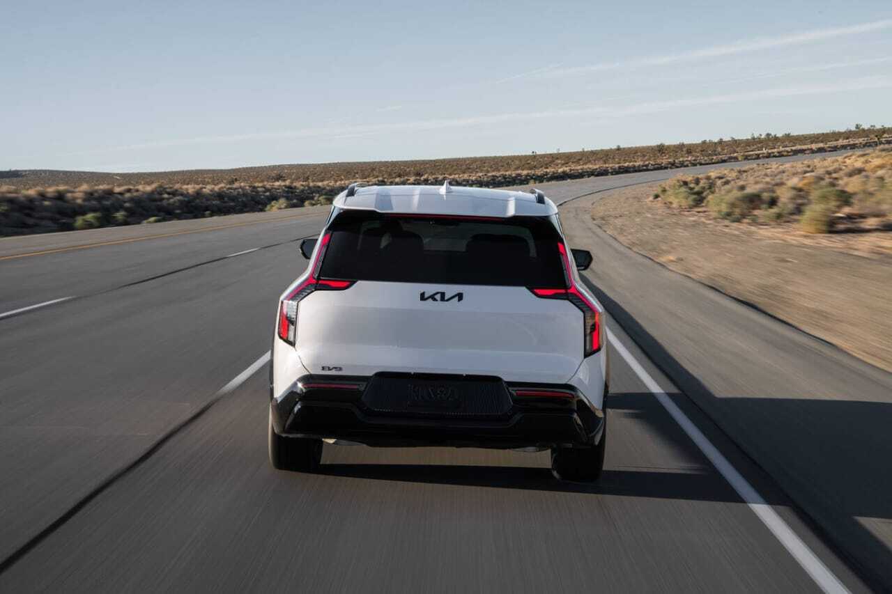 کیا EV9 2026 جز برترین خودروهای سه ردیفه برقی قرار گرفت!