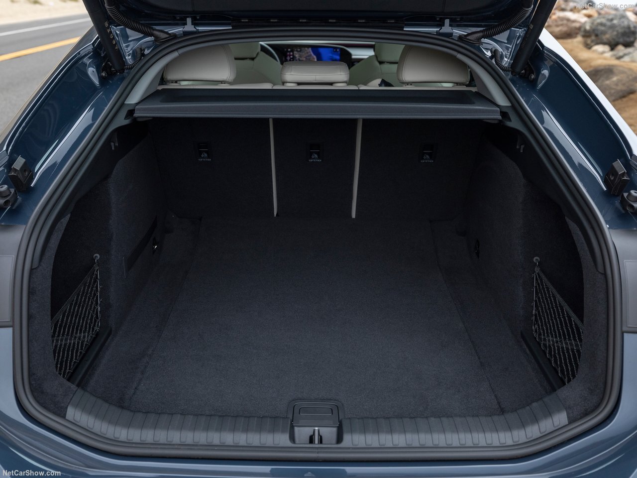 تصویر روز؛ Audi A6 Sportback e-tron quattro [US] (2025)