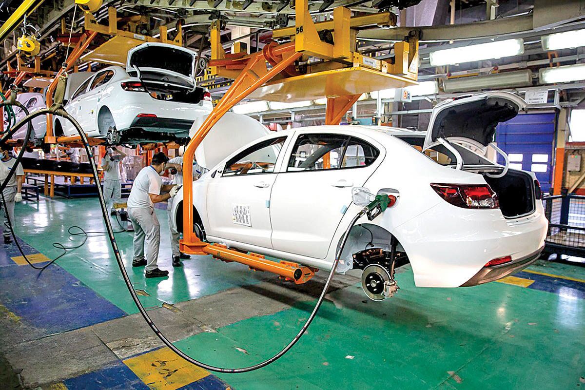 جنگ بر سر فرمان صنعت خودرو / از خصوصی سازی تا حکمرانی صنعتی   جنگ بر سر فرمان صنعت خودرو / از خصوصی سازی تا حکمرانی صنعتی