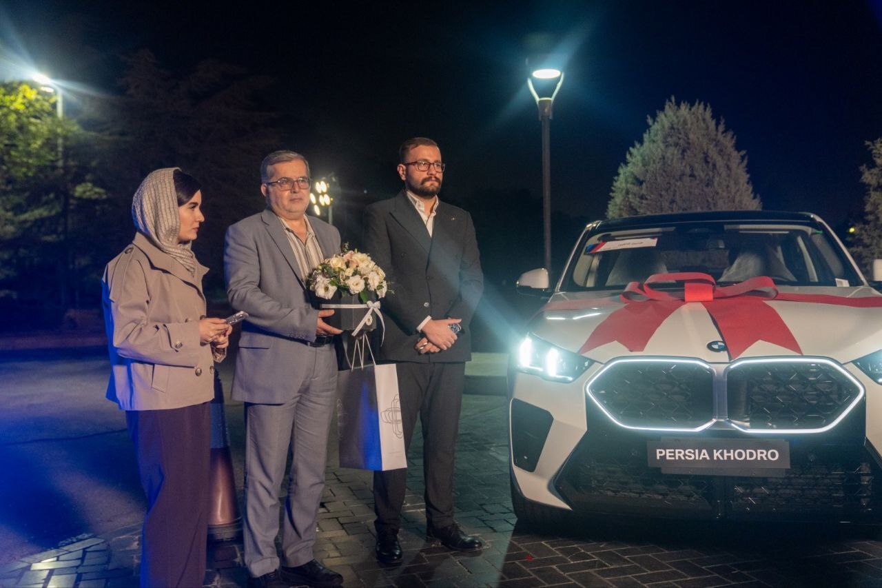 خودروی BMW مدل ۲۰۲۵ زیر پای مدافعان وطن
