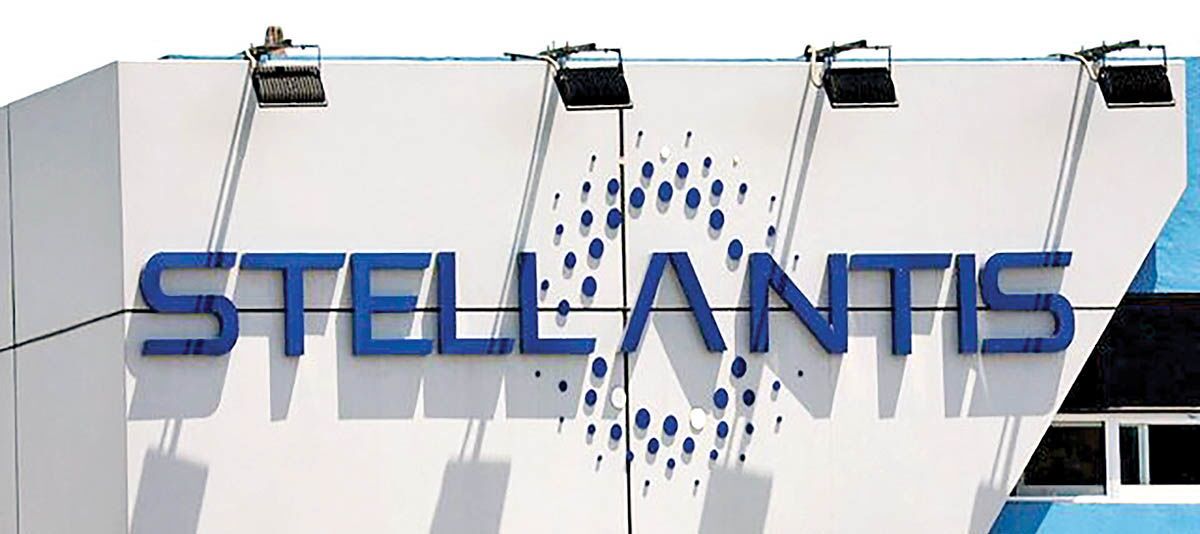 استلانتیس در آمریکا فراخوان داد