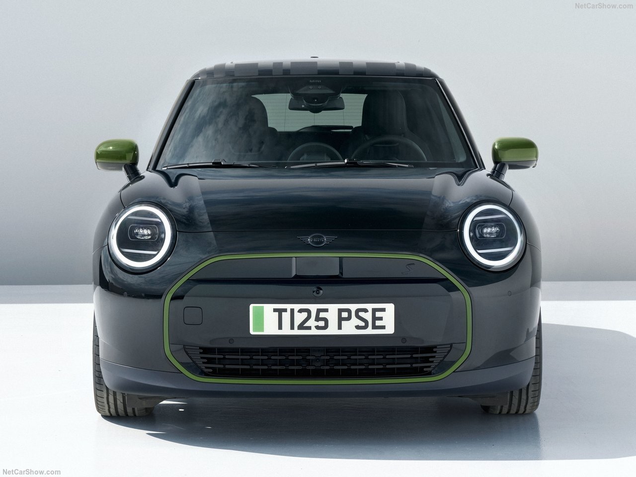 تصویر روز؛Mini Paul Smith Edition (2026)