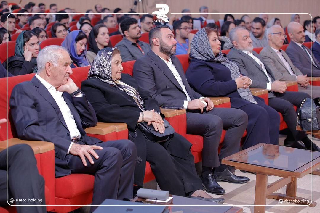 تحول از لحظهای آغاز میشود که به خودمان ایمان بیاوریم تحول از لحظهای آغاز میشود که به خودمان ایمان بیاوریم