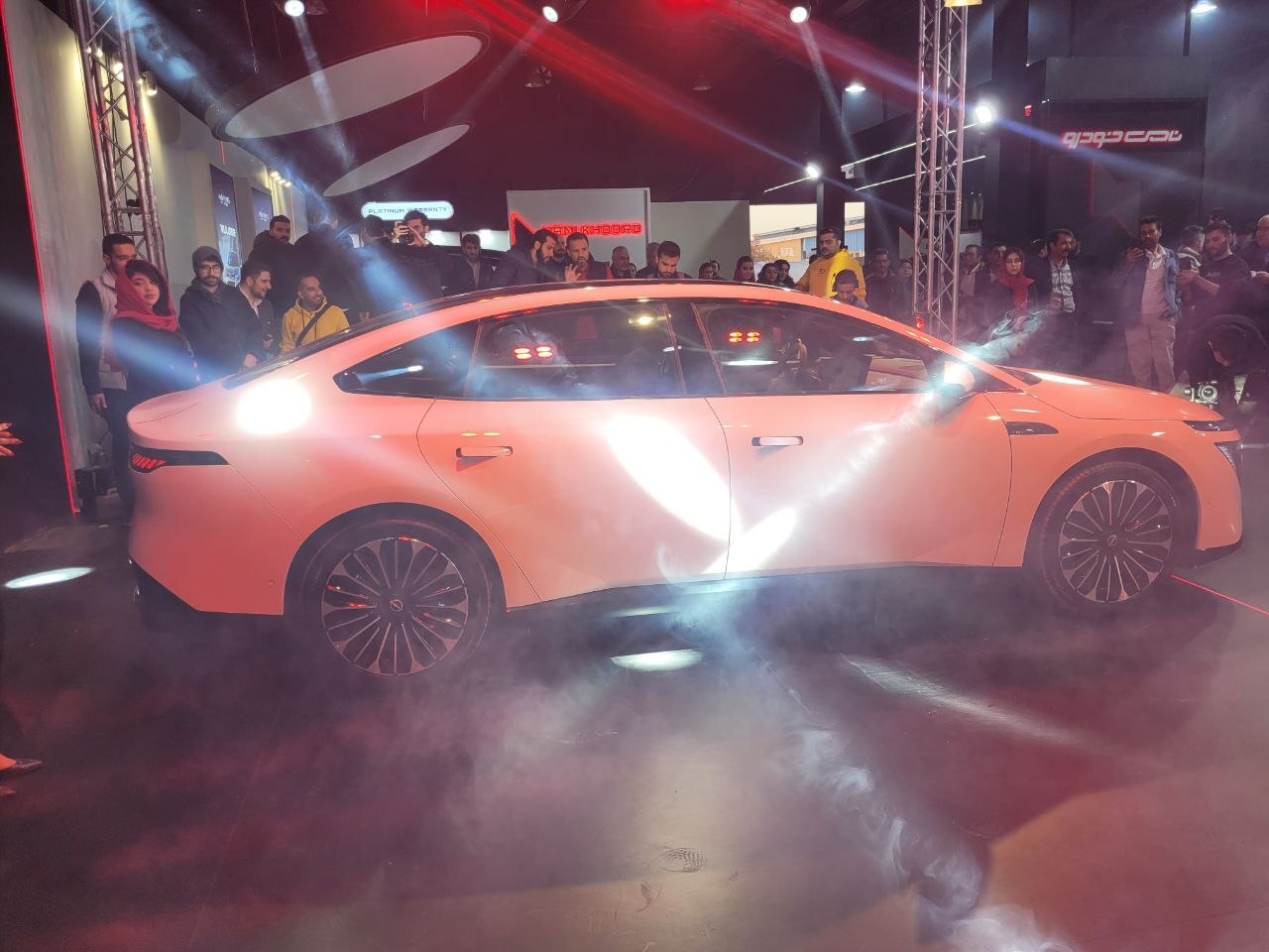 نیسان N7 سدان جذاب تمام برقی رونمایی شد نیسان N7 سدان جذاب تمام برقی رونمایی شد