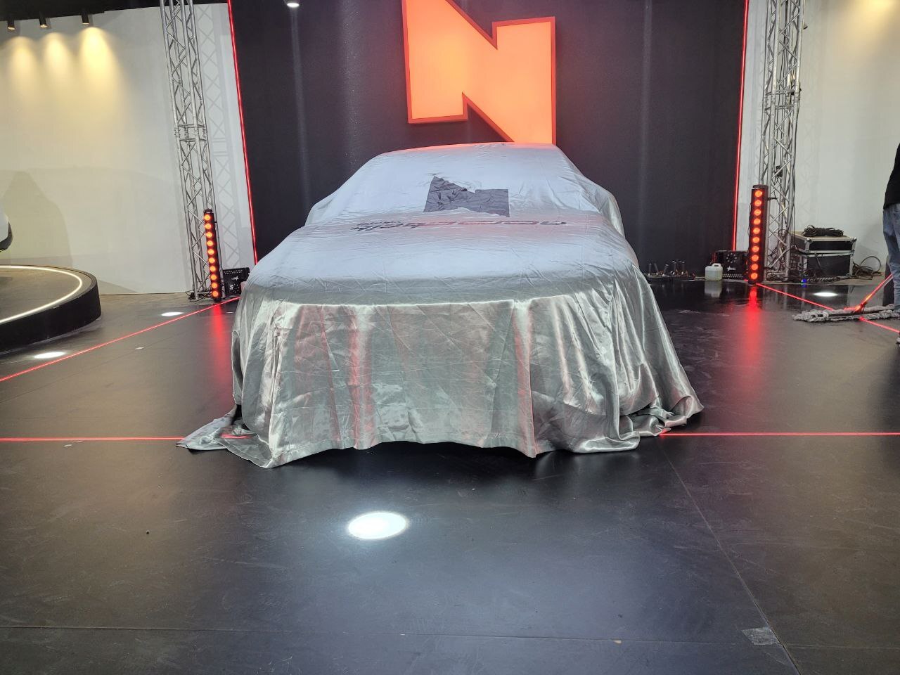 نیسان N7 سدان جذاب تمام برقی رونمایی شد نیسان N7 سدان جذاب تمام برقی رونمایی شد