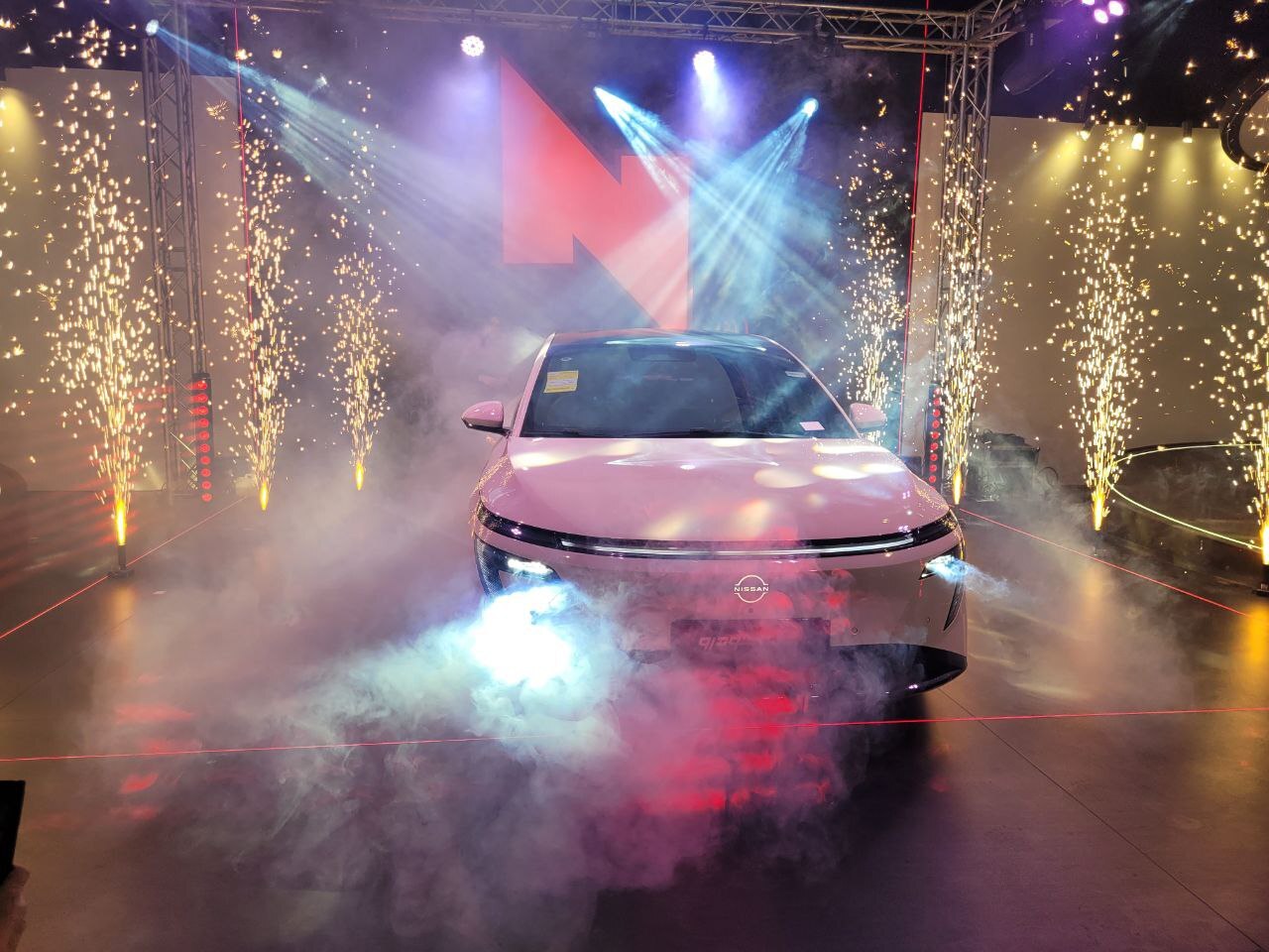 نیسان N7 سدان جذاب تمام برقی رونمایی شد نیسان N7 سدان جذاب تمام برقی رونمایی شد