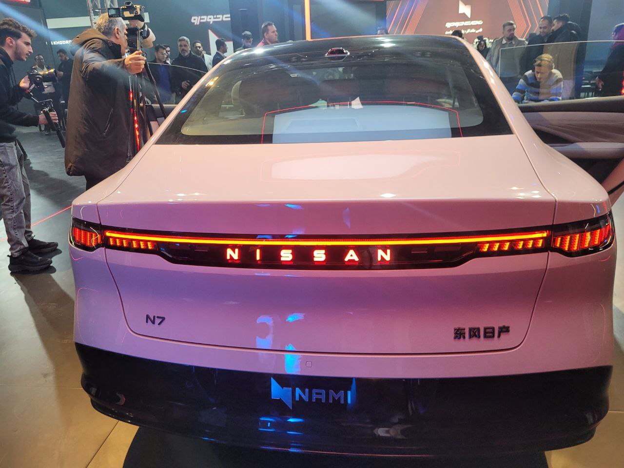 نیسان N7 سدان جذاب تمام برقی رونمایی شد نیسان N7 سدان جذاب تمام برقی رونمایی شد