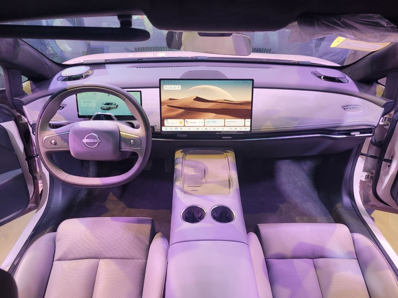 نیسان N7 سدان جذاب تمام برقی رونمایی شد نیسان N7 سدان جذاب تمام برقی رونمایی شد