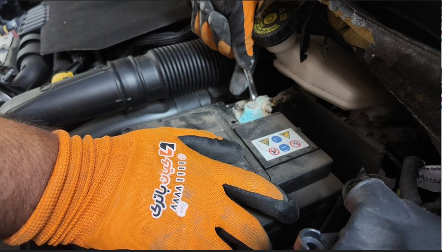 راهنمای باتری خودرو: نحوه کار، زمان تعویض و روشن کردن با باتری کمکی راهنمای باتری خودرو: نحوه کار، زمان تعویض و روشن کردن با باتری کمکی