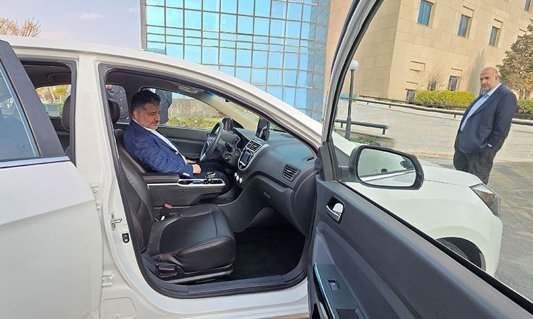 بازدید مدیر عامل کرمان موتور از سدان هیبرید ملی ایگل