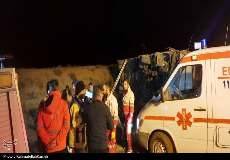 پلیس راهور: علت قطعی حادثه اتوبوس در مسیر اصفهان_نظنز در دست بررسی است