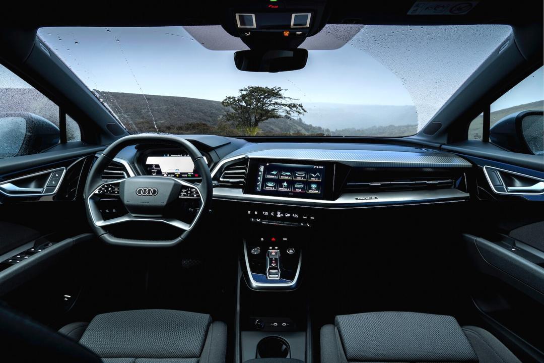 چرا آئودی Q4 نادین خودرو در میان رقبا مناسب ترین گزینه است ؟ چرا آئودی Q4 نادین خودرو در میان رقبا مناسب ترین گزینه است ؟