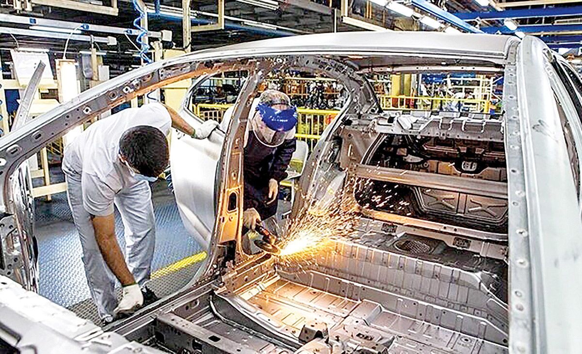 چرا با وجود قیمت‌گذاری دستوری اهداف خودرویی دولت محقق نمی‌شود؟