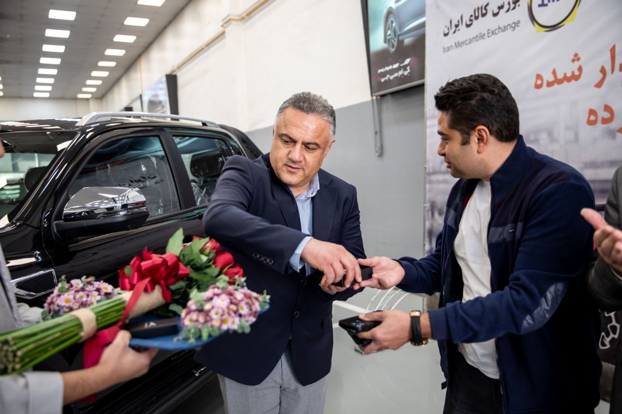 آغاز فصل تازه خرید خودرو با تحویل اولین KMC T9 به روش گواهی سپرده آغاز فصل تازه خرید خودرو با تحویل اولین KMC T9 به روش گواهی سپرده