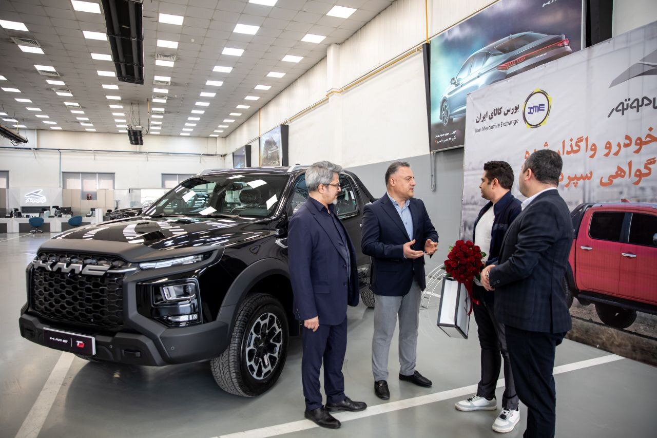 آغاز فصل تازه خرید خودرو با تحویل اولین KMC T9 به روش گواهی سپرده آغاز فصل تازه خرید خودرو با تحویل اولین KMC T9 به روش گواهی سپرده